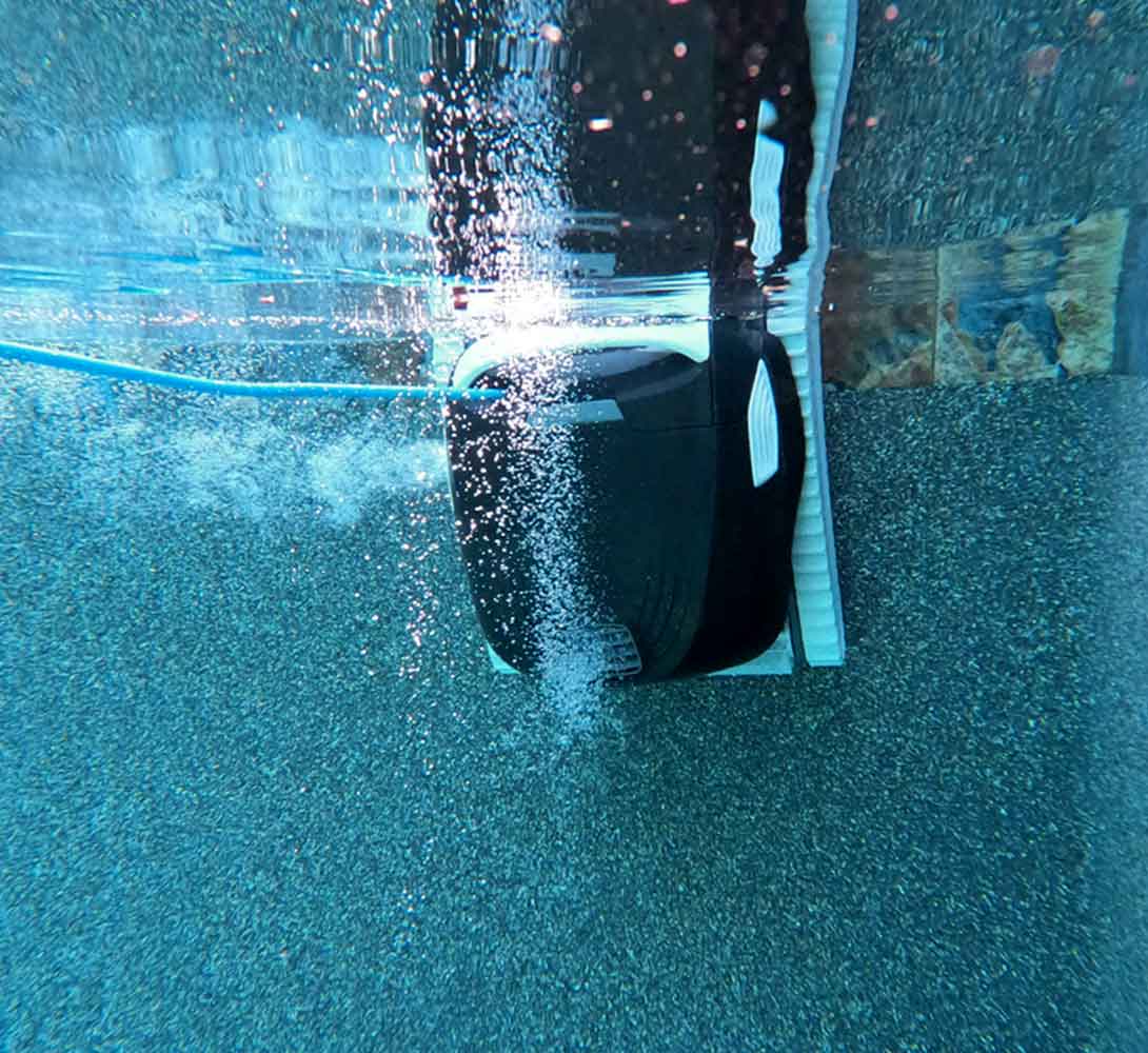 Dolphin Explorer E30 WiFi Pool Robot